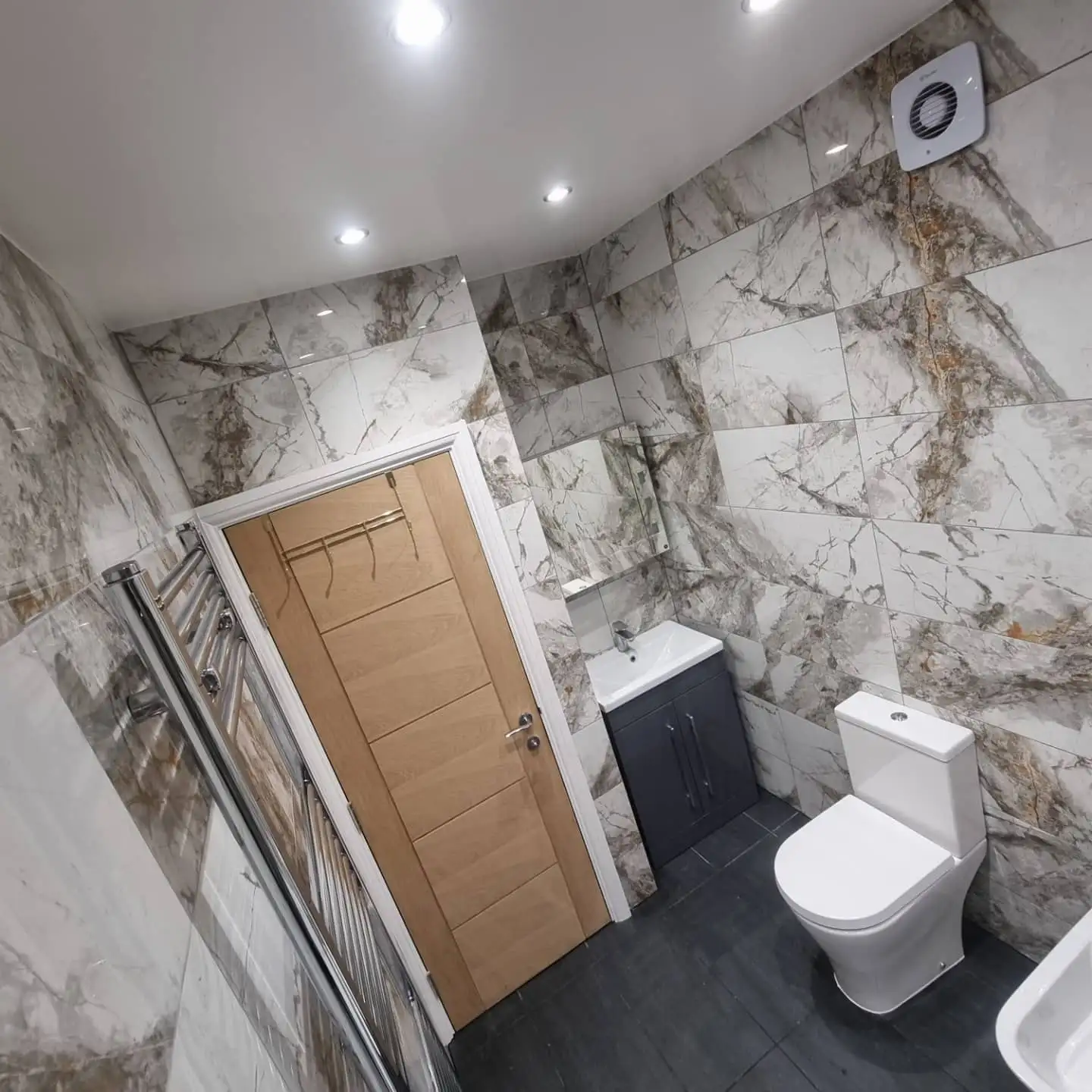 Marble-effect bathroom with oak door