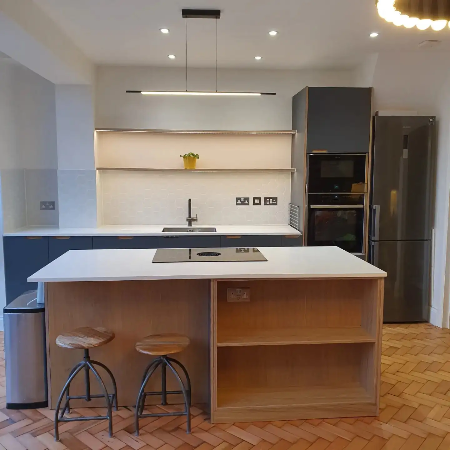 Rear extension: island with bar stools on a herringbone floor