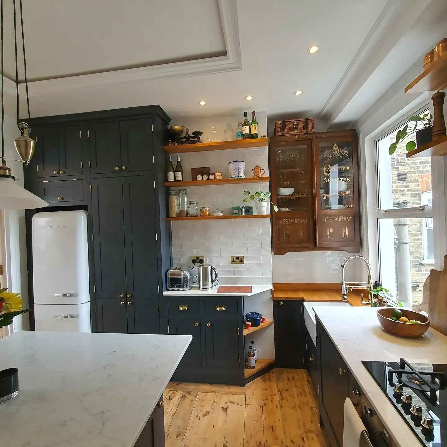 Refurbished flat: open shelves and marble worktop